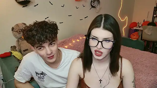 Alice18James online show from 10-13-25, 06:19