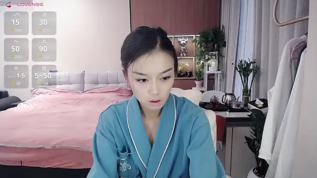 Snapshot of Xiao-zuzongl chatting on 12-04-25, 11:57 Xiao-zuzongl online show from 12-04-25, 11:57