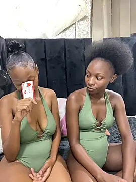 SexyPetitex25 online show from 03-04-26, 08:37