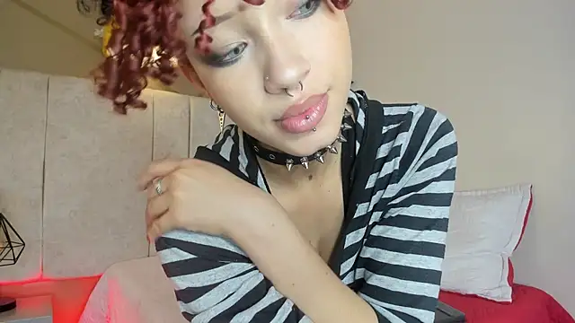 Snapshot of EmiilyWillss chatting on 09-18-25, 03:03 EmiilyWillss online show from 09-18-25, 03:03