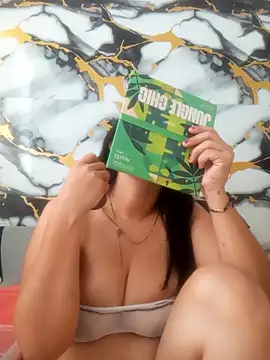 Snapshot of Alisson_Morgann chatting on 11-30-25, 01:04 Alisson Morgann online show from 11-30-25, 01:04