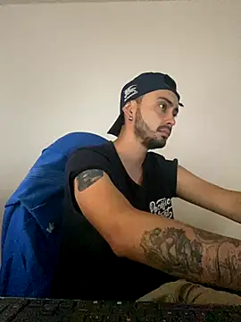 Snapshot of cristopher_wallacee chatting on 10-20-25, 10:32 cristopher wallacee online show from 10-20-25, 10:32