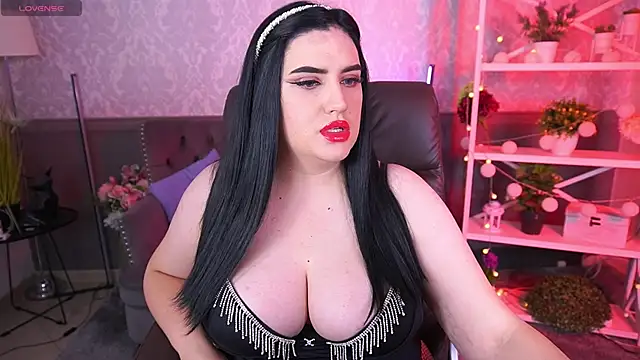 Snapshot of LunaPearll chatting on 10-06-25, 12:46 LunaPearll online show from 10-06-25, 12:46