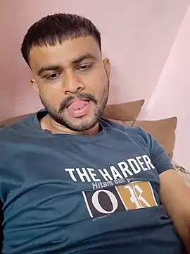 Snapshot of Frvgggghh chatting on 02-25-26, 03:27 Frvgggghh online show from 02-25-26, 03:27