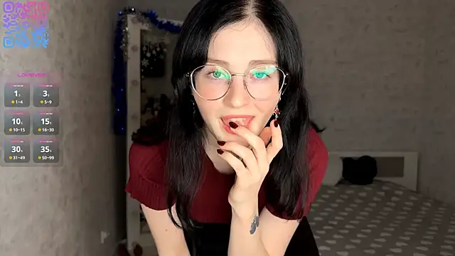 Snapshot of FakeLamb chatting on 12-20-25, 09:11 FakeLamb online show from 12-20-25, 09:11