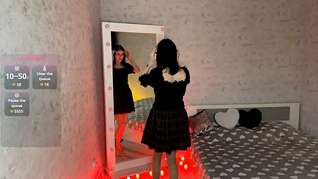 Snapshot of FakeLamb chatting on 02-11-26, 09:09 FakeLamb online show from 02-11-26, 09:09