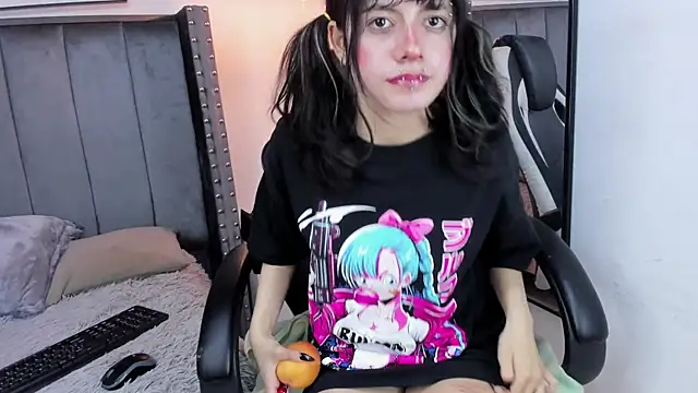 Snapshot of Miyu_Komori chatting on 02-14-26, 12:46 Miyu Komori online show from 02-14-26, 12:46