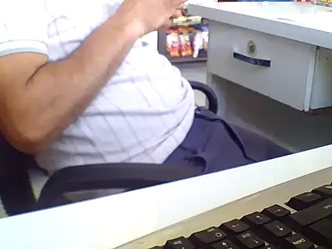 Snapshot of AMCIKSEVER42 chatting on 11-08-25, 09:31 AMCIKSEVER42 online show from 11-08-25, 09:31