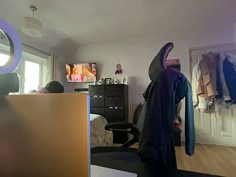 Snapshot of Prill940 chatting on 12-14-25, 08:20 Prill940 online show from 12-14-25, 08:20