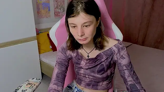 Snapshot of EllinEverly chatting on 06-21-26, 10:01 EllinEverly online show from 06-21-26, 10:01