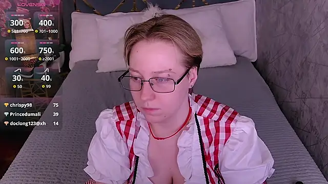 Snapshot of AlexandraGreen chatting on 06-15-26, 04:36 AlexandraGreen online show from 06-15-26, 04:36