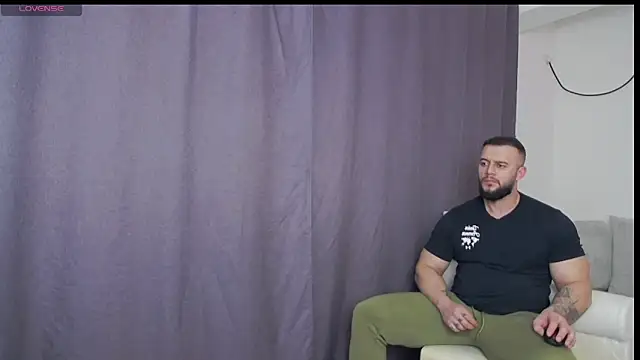 Snapshot of RickyMiami1 chatting on 03-03-26, 08:37 RickyMiami1 online show from 03-03-26, 08:37