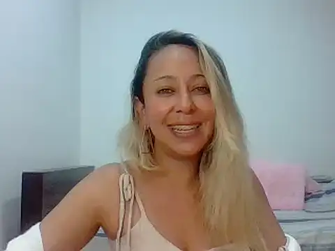 leah susman online show from 10-30-25, 01:40