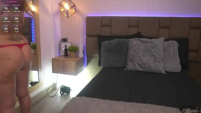 Julieth Rojas online show from 04-14-26, 04:18