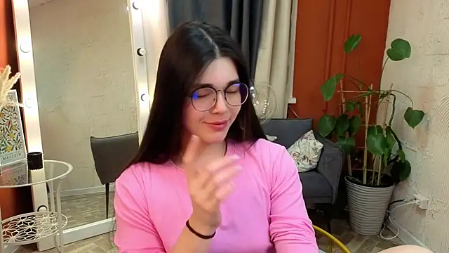 Snapshot of Albi_Glow chatting on 03-18-26, 05:49 Albi Glow online show from 03-18-26, 05:49