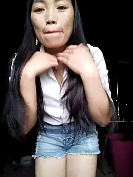Snapshot of susu-00 chatting on 09-15-25, 02:22 susu-00 online show from 09-15-25, 02:22