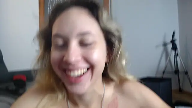 L Sofia online show from 10-31-25, 08:15