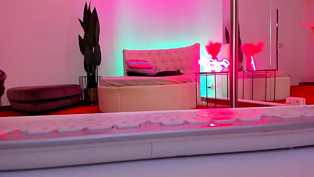 Snapshot of JessicaSky_ chatting on 11-13-25, 08:19 JessicaSky online show from 11-13-25, 08:19