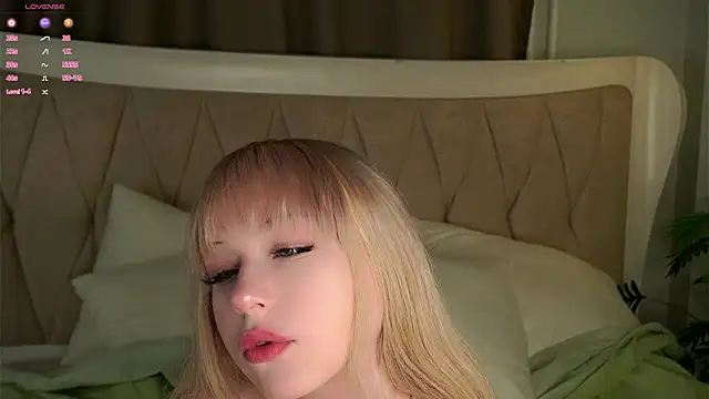 Snapshot of MarciDarugar chatting on 10-27-25, 03:05 MarciDarugar online show from 10-27-25, 03:05