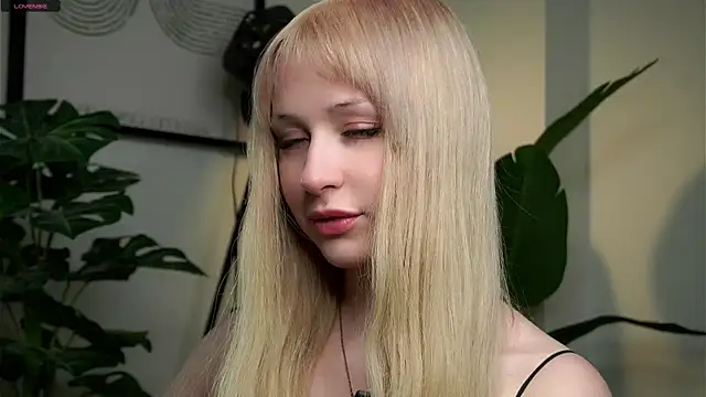 Snapshot of MarciDarugar chatting on 11-29-25, 03:04 MarciDarugar online show from 11-29-25, 03:04