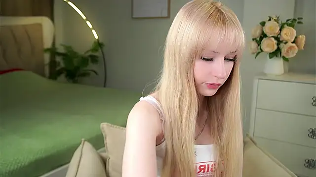 Snapshot of MarciDarugar chatting on 12-17-25, 03:18 MarciDarugar online show from 12-17-25, 03:18