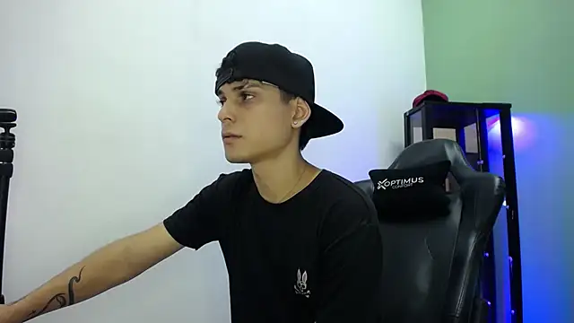 dilan hott  online show from 12-13-25, 07:53