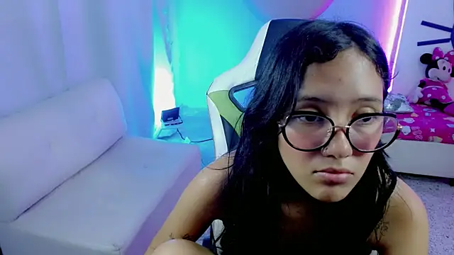 Snapshot of mishel_hott chatting on 10-14-25, 08:42 mishel hott online show from 10-14-25, 08:42