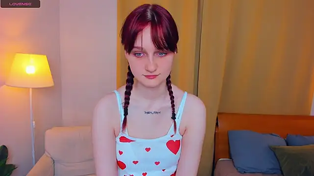 Snapshot of KatyKufel chatting on 10-18-25, 06:30 KatyKufel online show from 10-18-25, 06:30