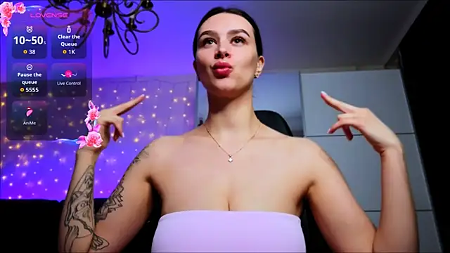 Veronica Larsson online show from 04-21-26, 07:06