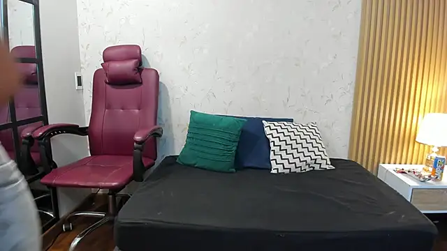 aliceandsia online show from 04-14-26, 07:09