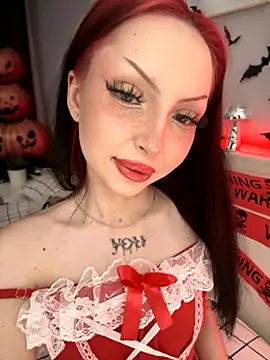 Snapshot of Lina_Thornton_ chatting on 10-22-25, 08:41 Lina Thornton online show from 10-22-25, 08:41