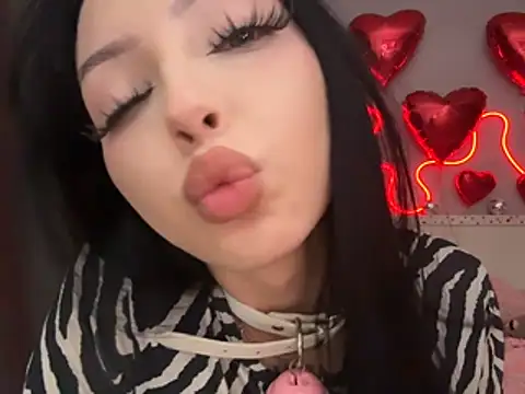 Snapshot of Lina_Thornton_ chatting on 07-28-26, 04:27 Lina Thornton online show from 07-28-26, 04:27