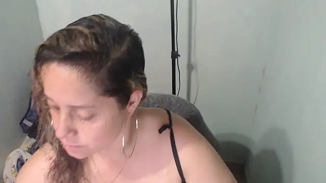 Snapshot of Brenda_bigtitis chatting on 02-16-26, 07:32 Brenda bigtitis online show from 02-16-26, 07:32