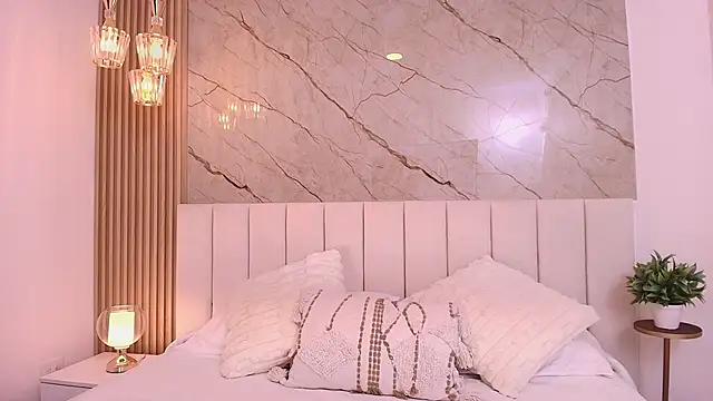 GraceMontgomery online show from 10-18-25, 01:12