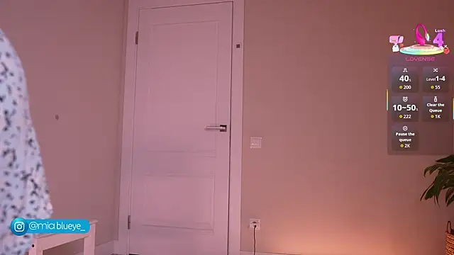 Miablueye online show from 11-14-25, 05:22