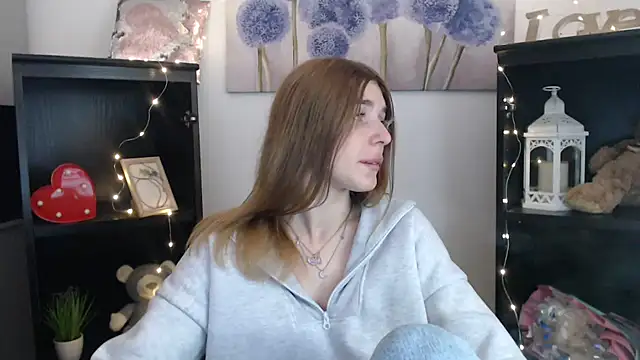 JuiceLips   online show from 10-09-25, 09:18