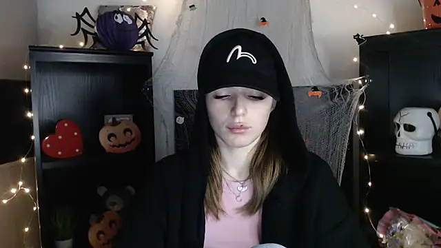 JuiceLips   online show from 11-02-25, 09:11