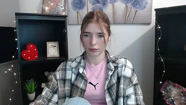 JuiceLips   online show from 11-19-25, 01:55