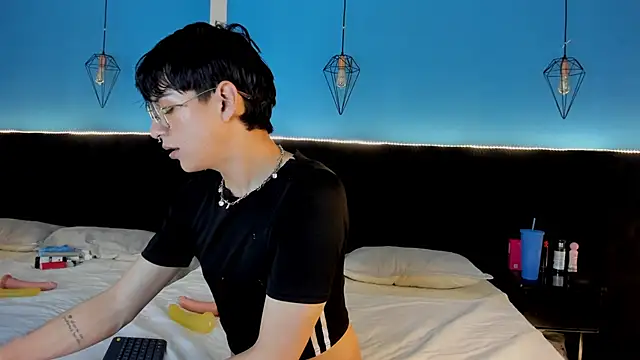 AleAurarashi online show from 09-13-25, 02:55