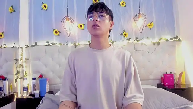 AleAurarashi online show from 10-18-25, 04:15