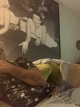 Hothotboyg online show from 10-30-25, 07:54