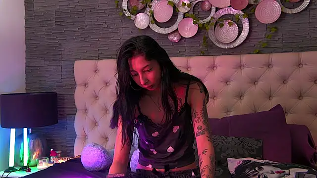 VannyFoxx online show from 04-18-26, 01:59