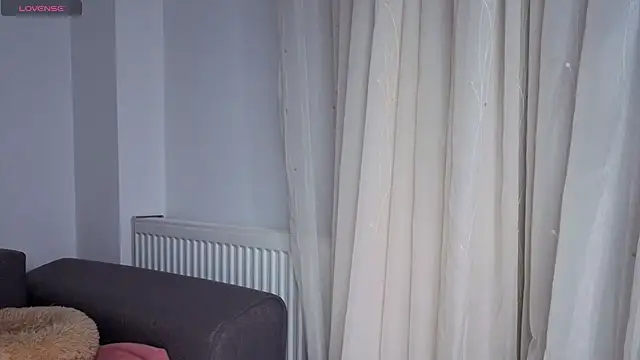 Snapshot of SkinnyMode chatting on 10-15-25, 12:11 SkinnyMode online show from 10-15-25, 12:11