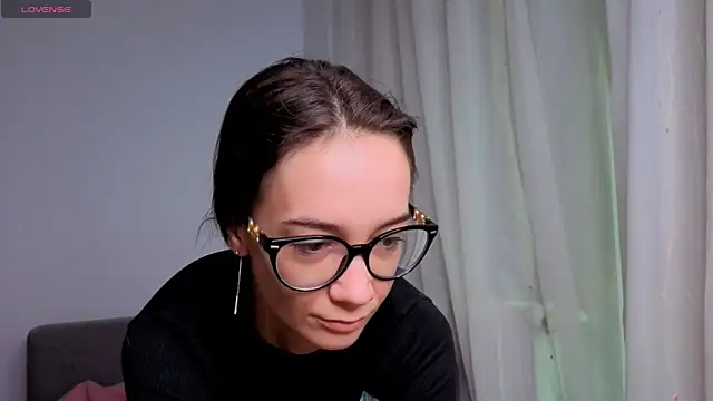 Snapshot of SkinnyMode chatting on 10-24-25, 06:43 SkinnyMode online show from 10-24-25, 06:43