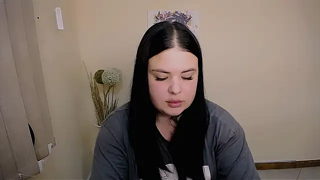 Snapshot of _Trisha_li chatting on 09-17-25, 01:02 Trisha li online show from 09-17-25, 01:02