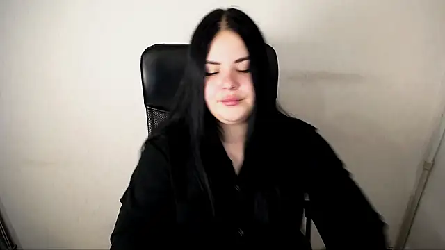 Snapshot of _Trisha_li chatting on 10-26-25, 12:00 Trisha li online show from 10-26-25, 12:00