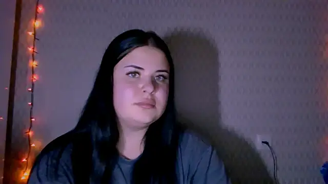 Snapshot of _Trisha_li chatting on 11-30-25, 05:17 Trisha li online show from 11-30-25, 05:17