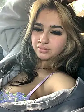 Snapshot of BrunetteBrat-xo chatting on 10-22-25, 10:59 BrunetteBrat-xo online show from 10-22-25, 10:59