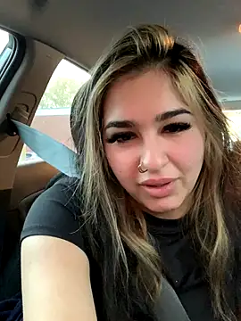 Snapshot of BrunetteBrat-xo chatting on 10-28-25, 07:01 BrunetteBrat-xo online show from 10-28-25, 07:01