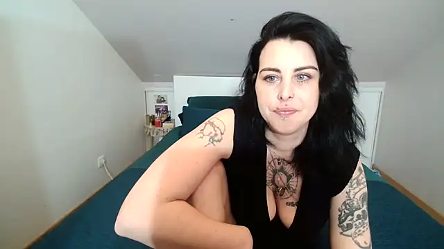 Snapshot of LadyNocturne chatting on 03-16-26, 02:32 LadyNocturne online show from 03-16-26, 02:32